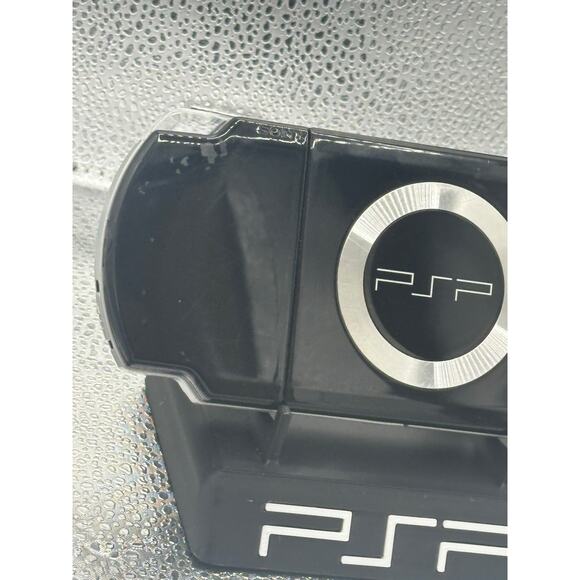 psp 3000 w/charger & new battery - Picture 5 of 9
